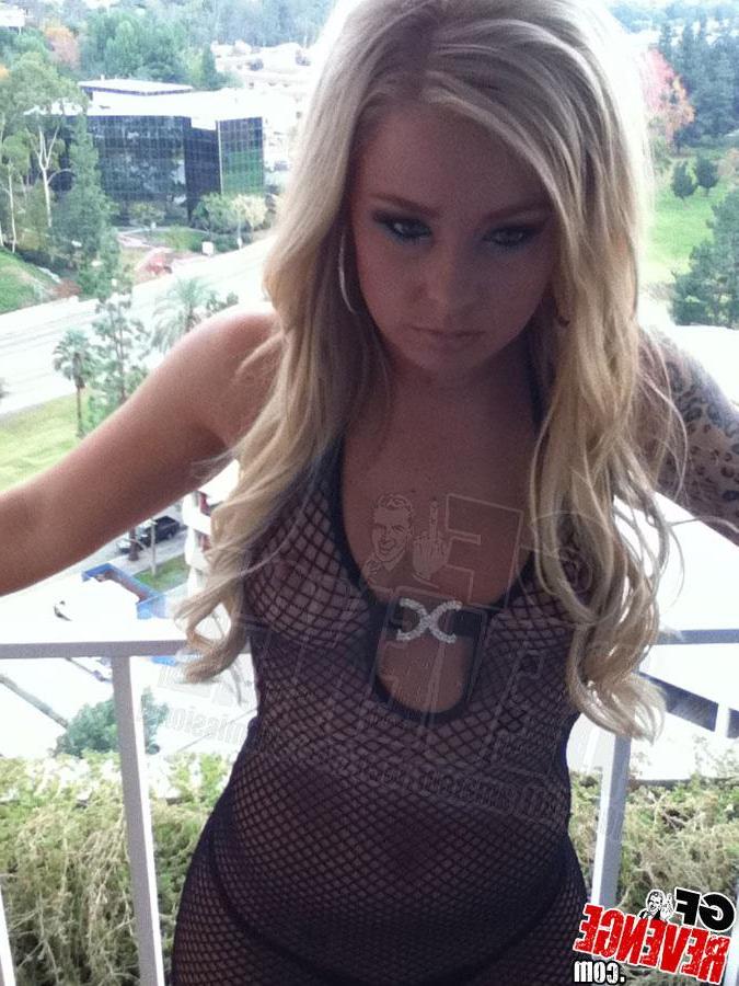 12P Blonde GF takes selfies of her tattooed body