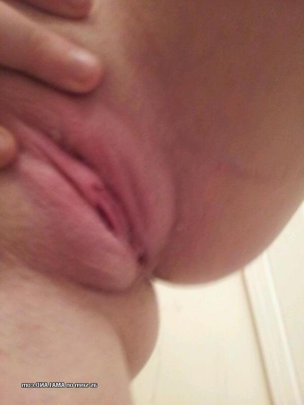 15P Naughty chick playing with her smooth shaved pussy