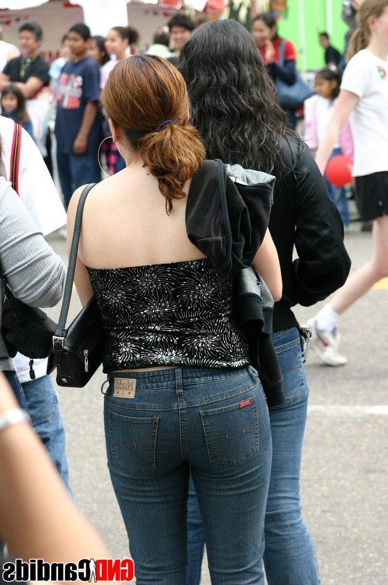 12P Pictures of beautiful coeds in public