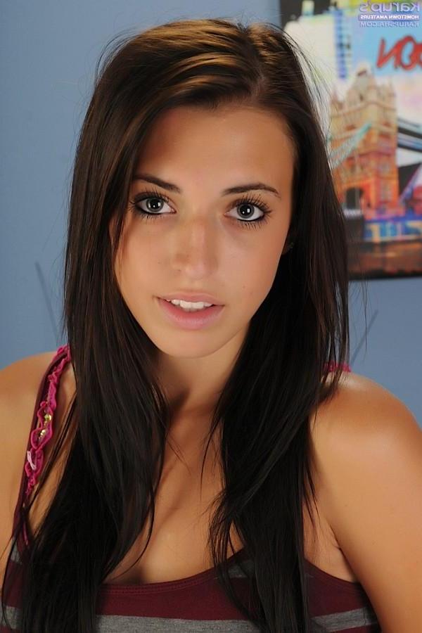 15P Gorgeous brunette Jessica Sinn strips naked just for you