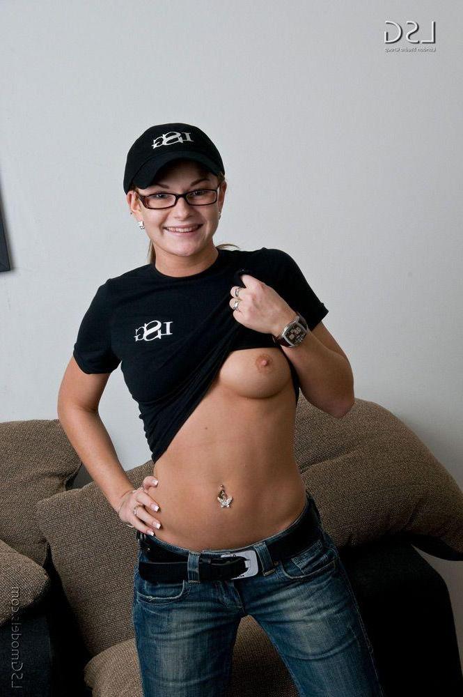 16P Pictures of various lsg models showing their tits