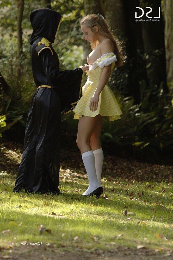 16P Pictures of two horny teen girls getting it on outside