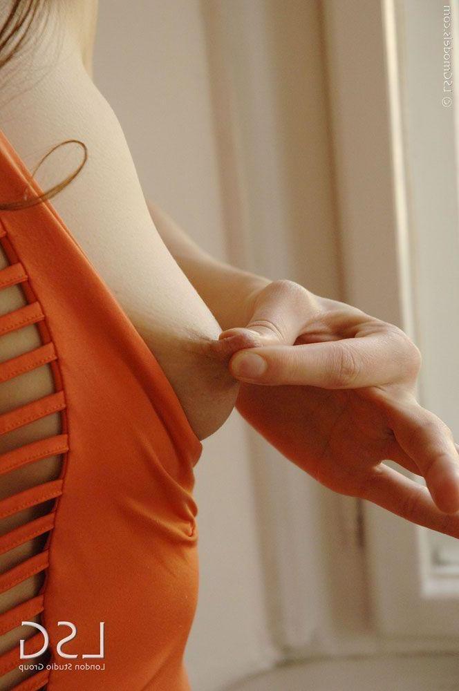 16P Pictures of a hot teen girl exposing her boobs
