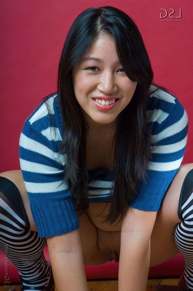 16P Pictures of a hot asian teen in striped socks