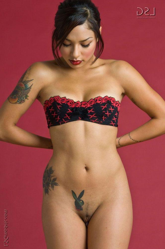 16P Pictures of a hot teen with tattoos