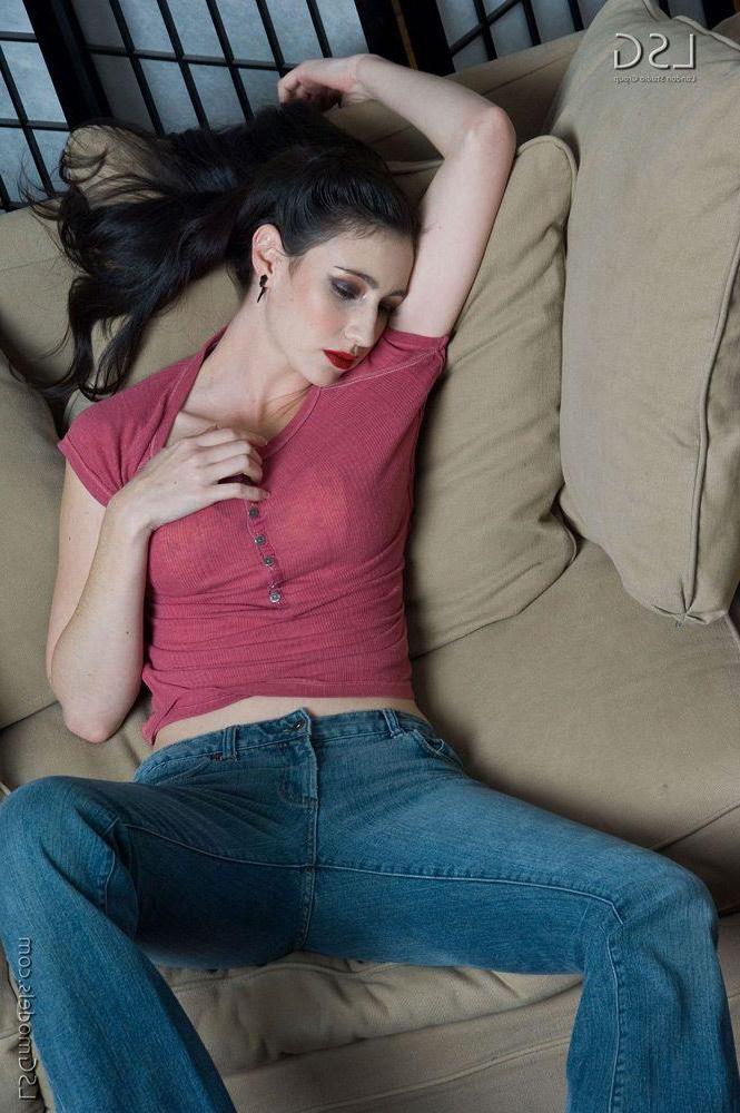 16P Pictures of a brunette hottie bent over for a cock
