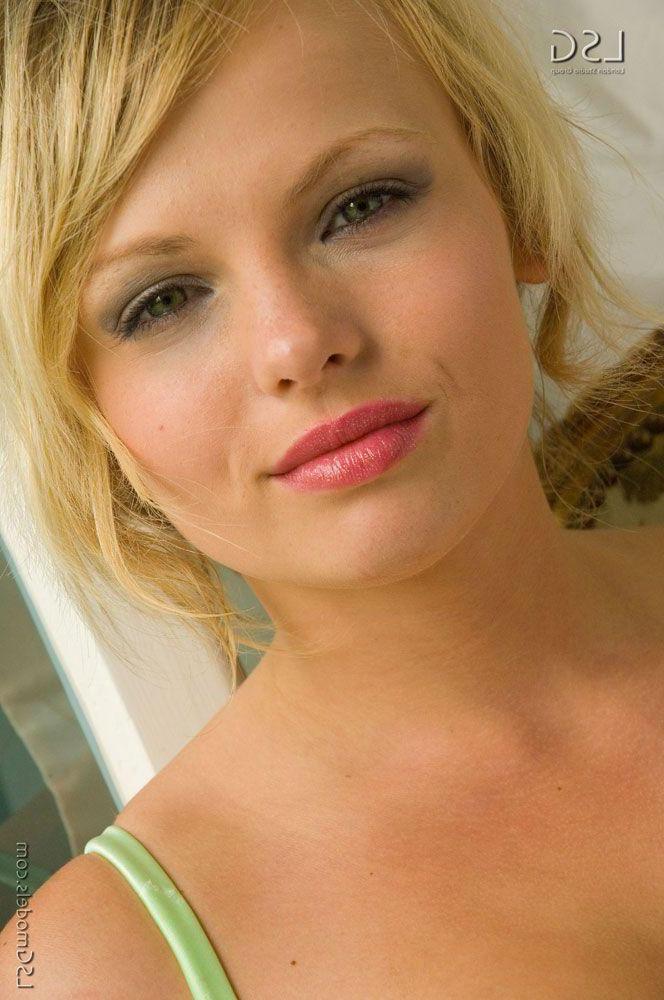 16P Pictures of a hot and horny blond teen waiting for you