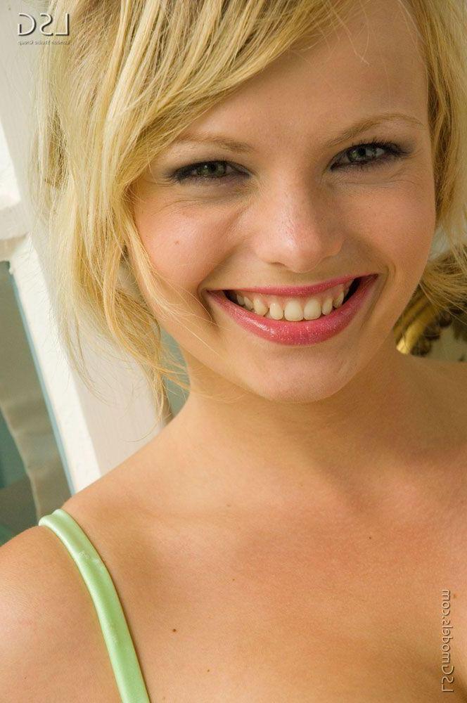 16P Pictures of a hot and horny blond teen waiting for you