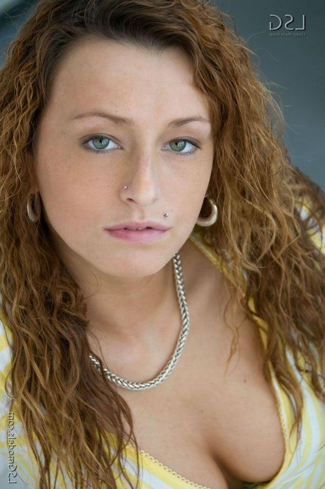 16P Pictures of a horny redhead teen naked for you