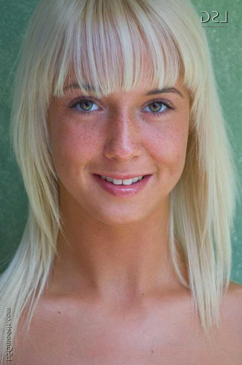 16P Pictures of a hot blonde teen ready to fuck