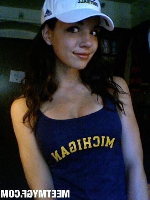 15P Pictures of gorgeous gfs flaunting their stuff