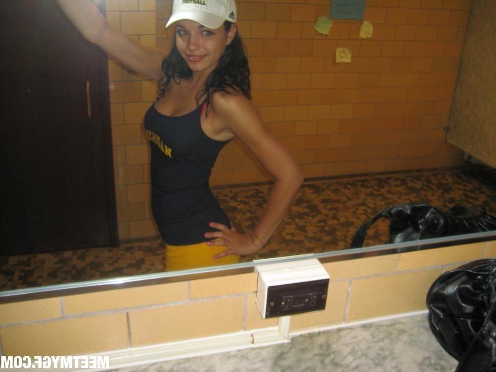 15P Pictures of gorgeous gfs flaunting their stuff