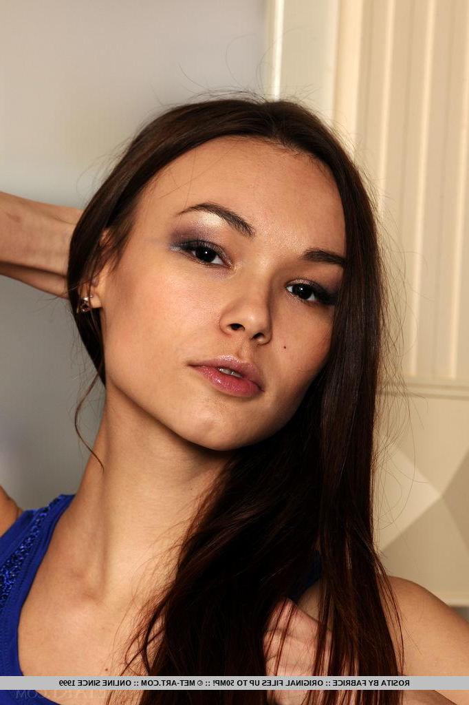 18P Brunette teen Rosita gets naked in the kitchen for you in "Alimasi"