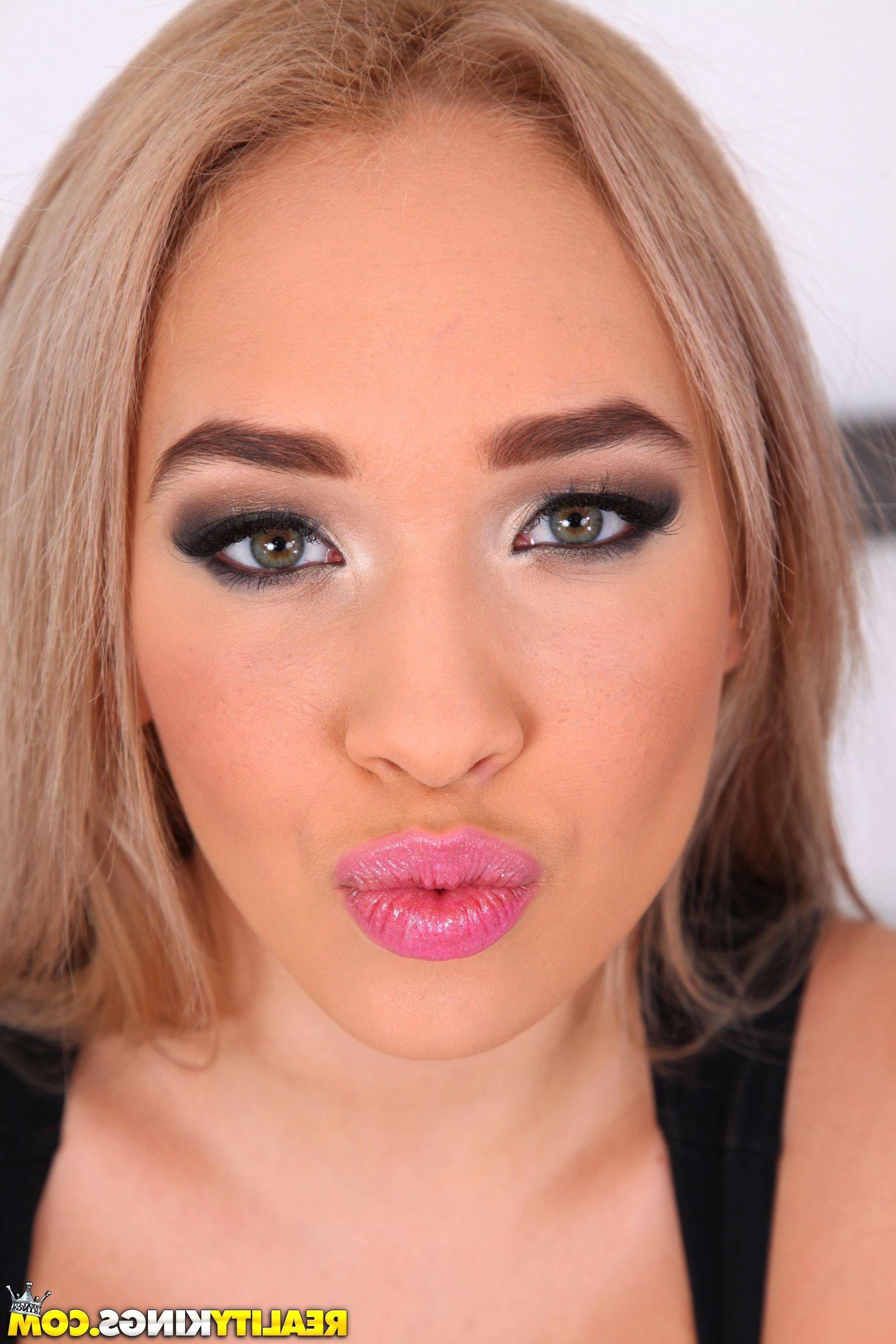 20P Blonde hottie Briana Bounce gets free rent by putting out