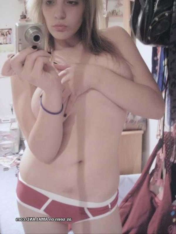 15P Pictures of gorgeous amateur rocker honeys