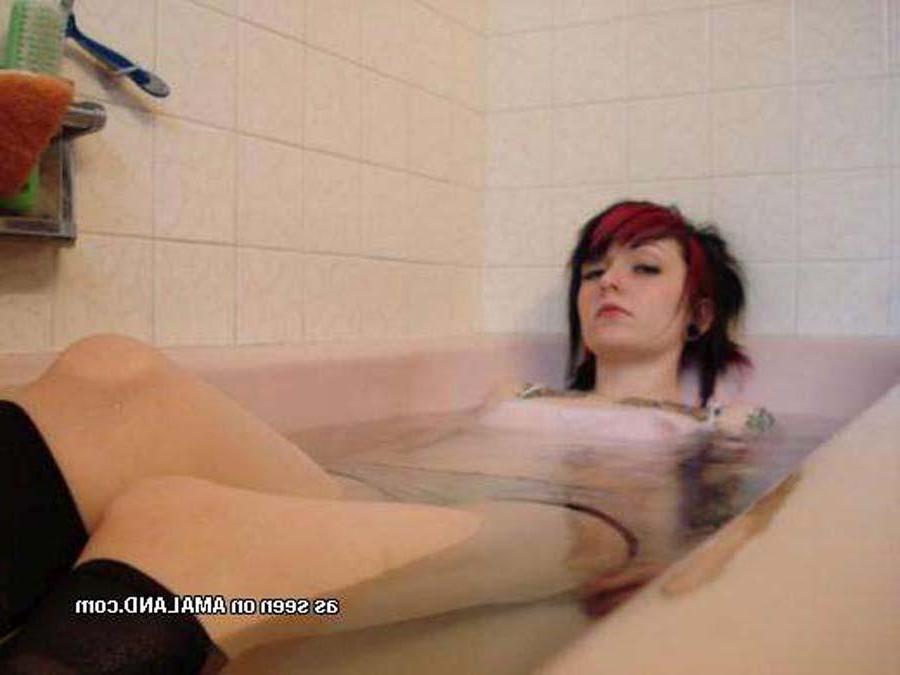 15P Pictures of gorgeous amateur rocker honeys