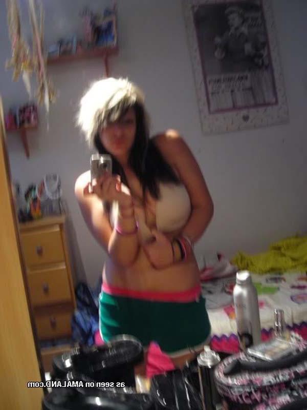 15P Pictures of gorgeous amateur rocker honeys
