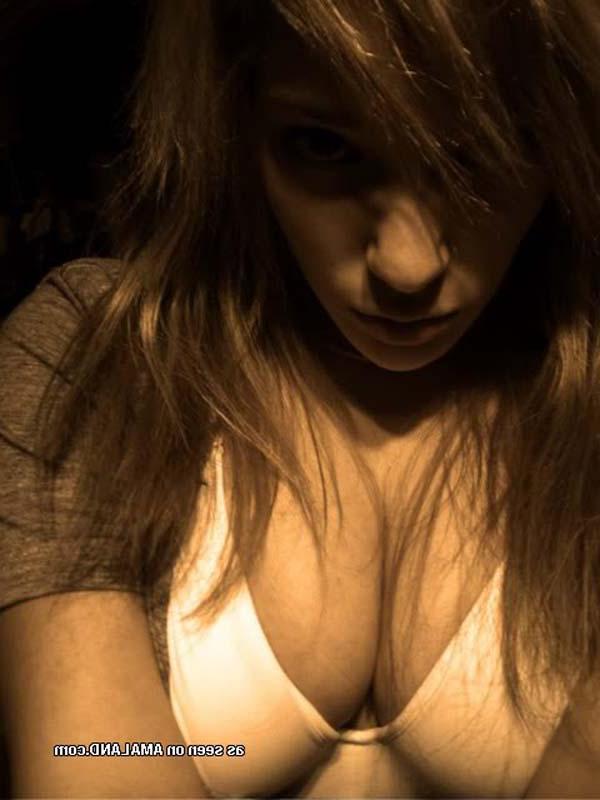 15P Pictures of gorgeous amateur rocker honeys