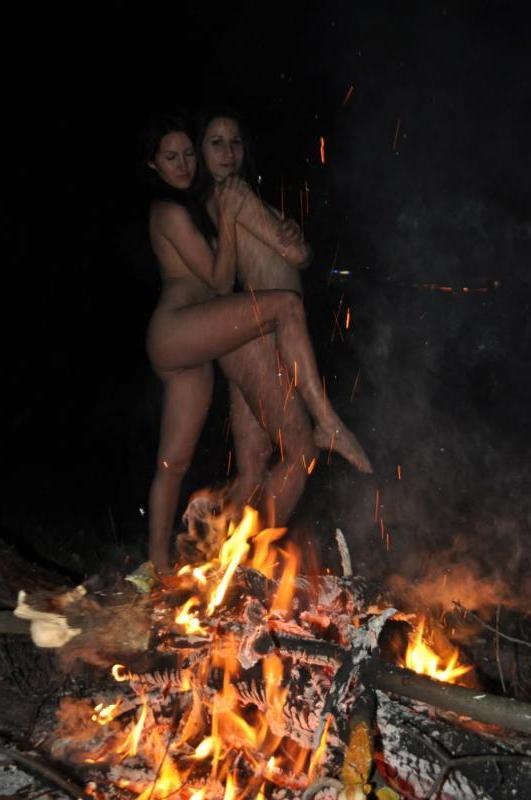 14P Wild nudist lesbo lovers doing dancing naked by the fire