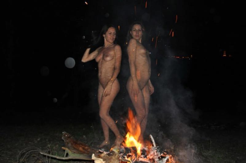 14P Wild nudist lesbo lovers doing dancing naked by the fire