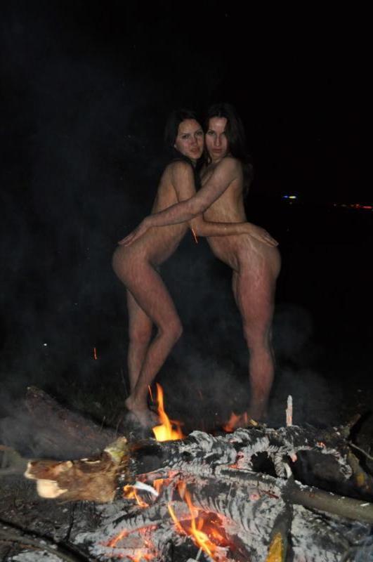 14P Wild nudist lesbo lovers doing dancing naked by the fire