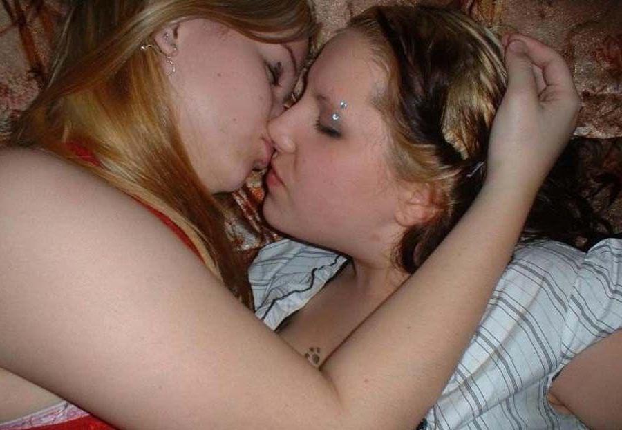 15P Pictures of naughty girlfriends going lez