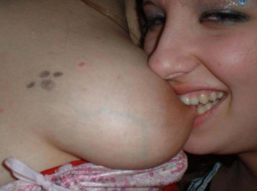 15P Pictures of naughty girlfriends going lez