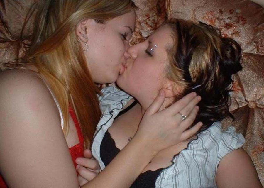 15P Pictures of naughty girlfriends going lez