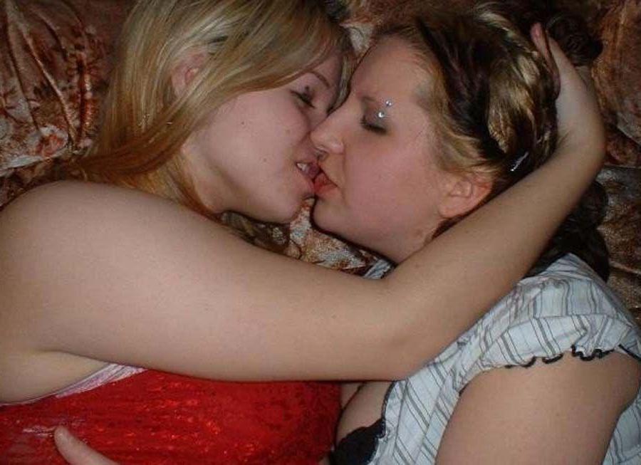 15P Pictures of naughty girlfriends going lez