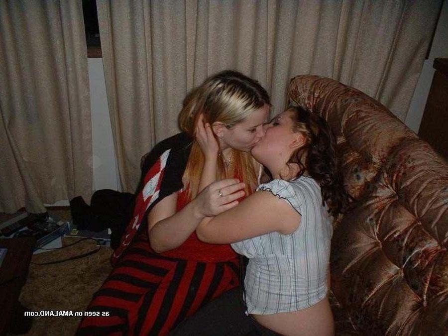 15P Pictures of naughty girlfriends going lez