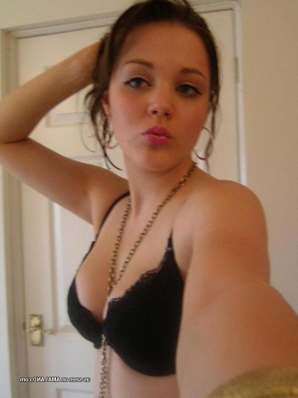 14P Collection of a gorgeous non-nude chick camwhoring at home