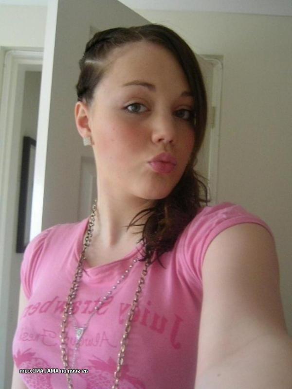 14P Collection of a gorgeous non-nude chick camwhoring at home