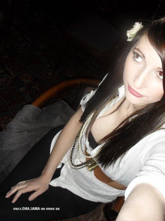 14P Sexy non-nude self-shooting brunette party girl