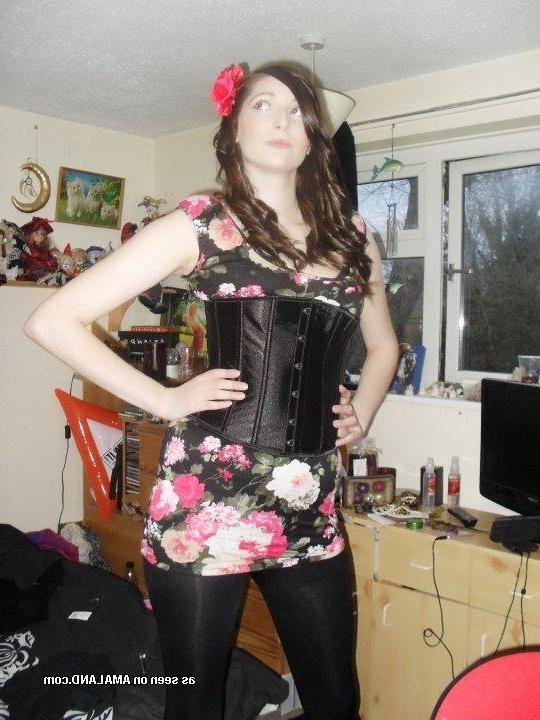 14P Sexy non-nude self-shooting brunette party girl