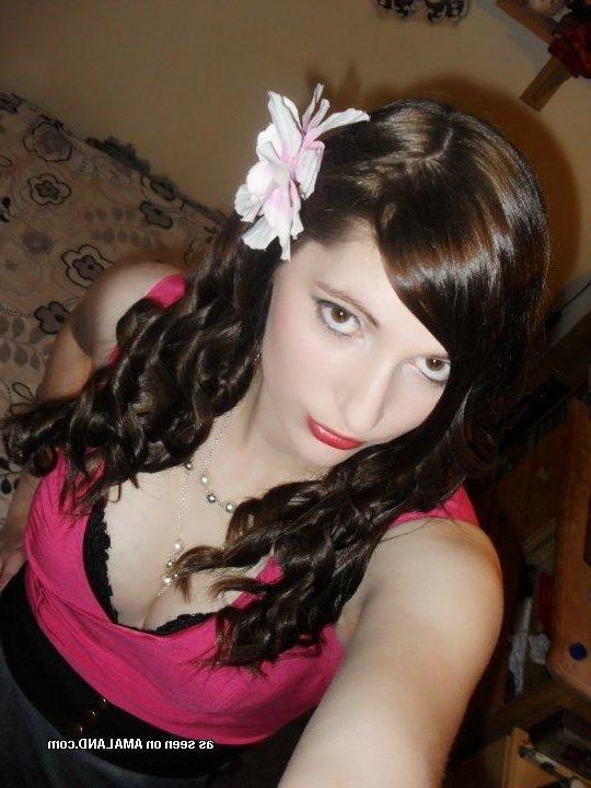 14P Sexy non-nude self-shooting brunette party girl