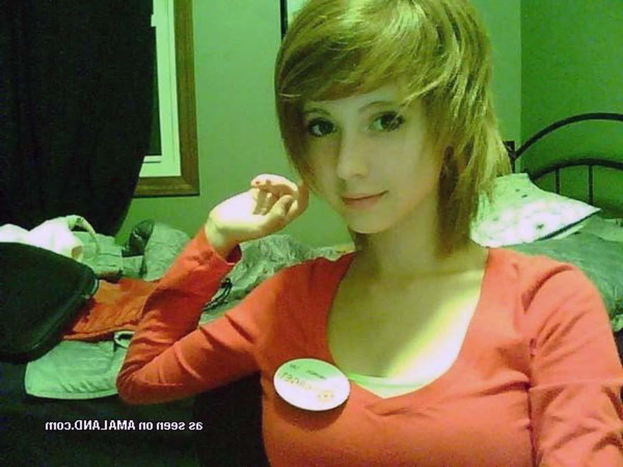 16P Pictures of two hot teen amateur girlfriends showing off