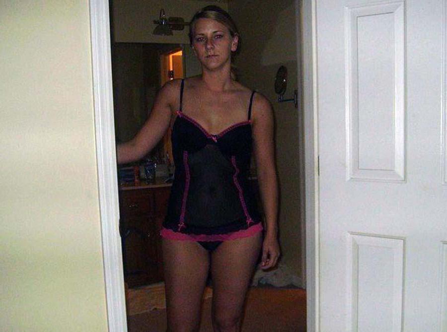 15P Picture selection of hot amateur non-nude girlfriends showing off
