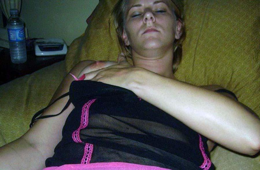 15P Picture selection of hot amateur non-nude girlfriends showing off