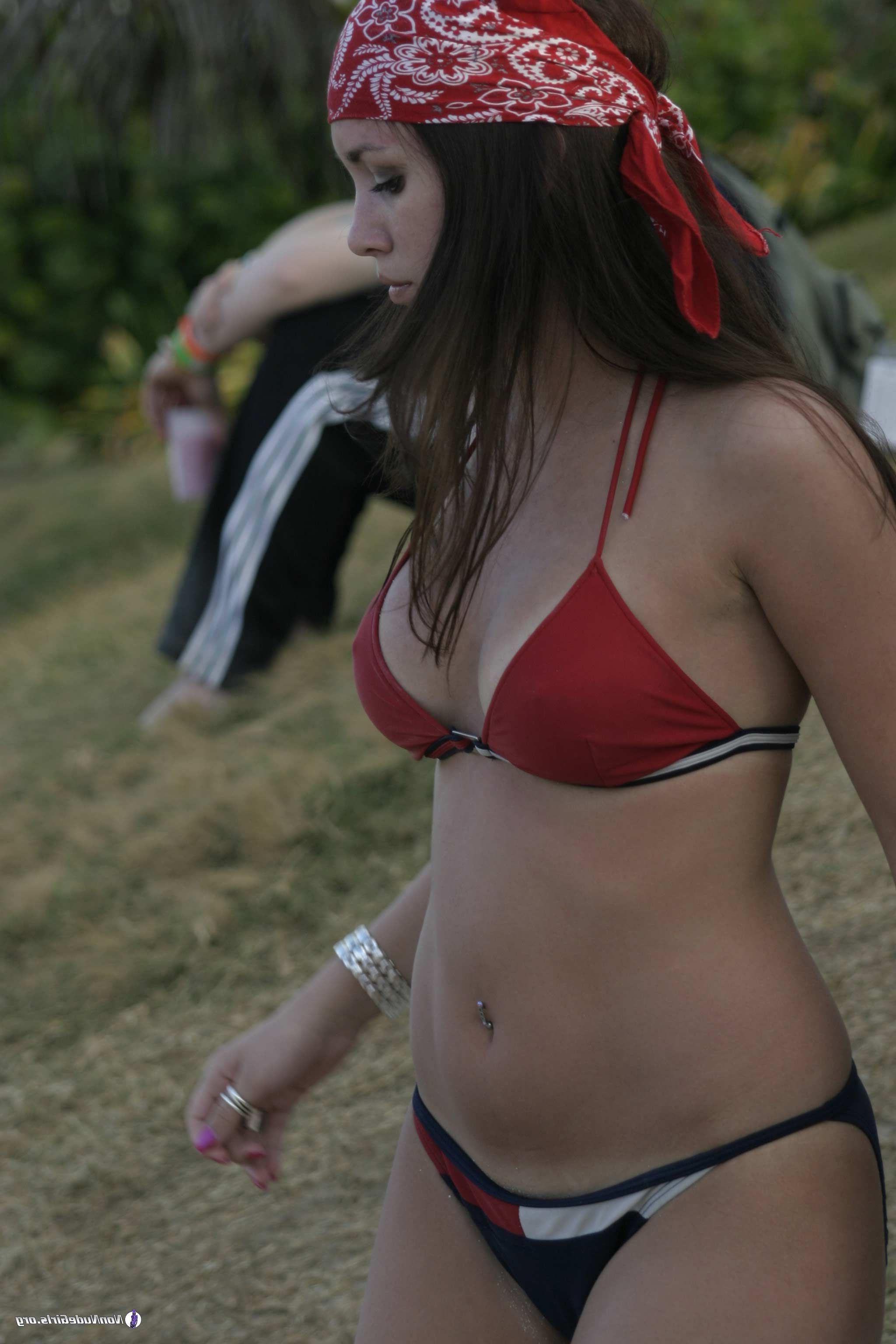 20P Pictures of wild coeds going naughty