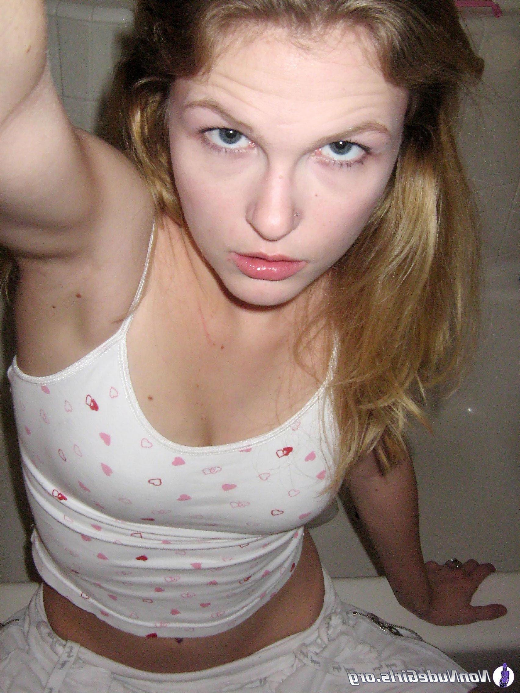 20P Pictures of beautiful coeds being naughty