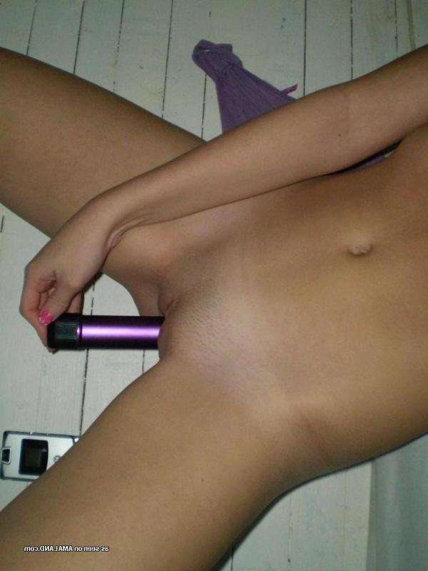 15P Naughty horny chick pussy-playing while selfshooting