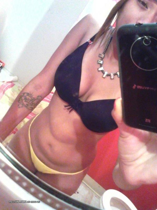 15P Pictures of a naughty selfshooting GF displaying her fine sexy ass
