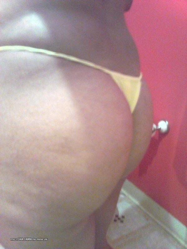 15P Pictures of a naughty selfshooting GF displaying her fine sexy ass