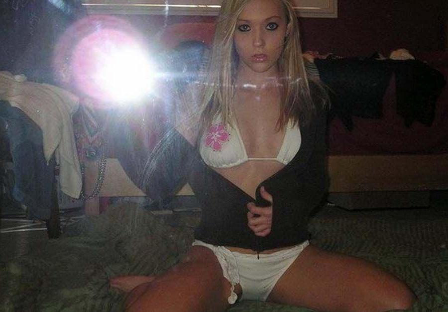 16P Pictures of a gorgeous blonde teen taking pics of herself