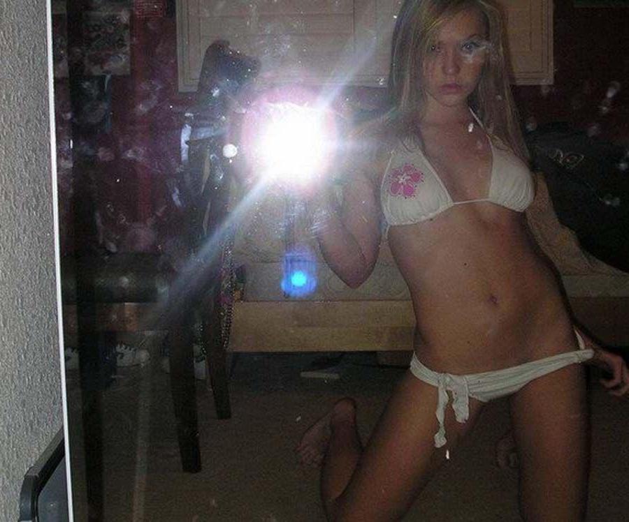 16P Pictures of a gorgeous blonde teen taking pics of herself
