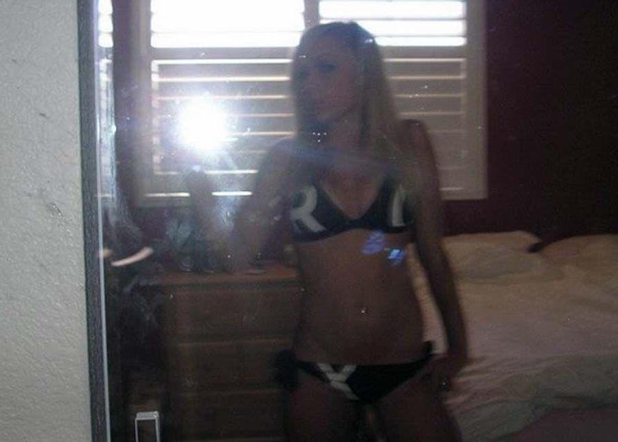 16P Pictures of a gorgeous blonde teen taking pics of herself