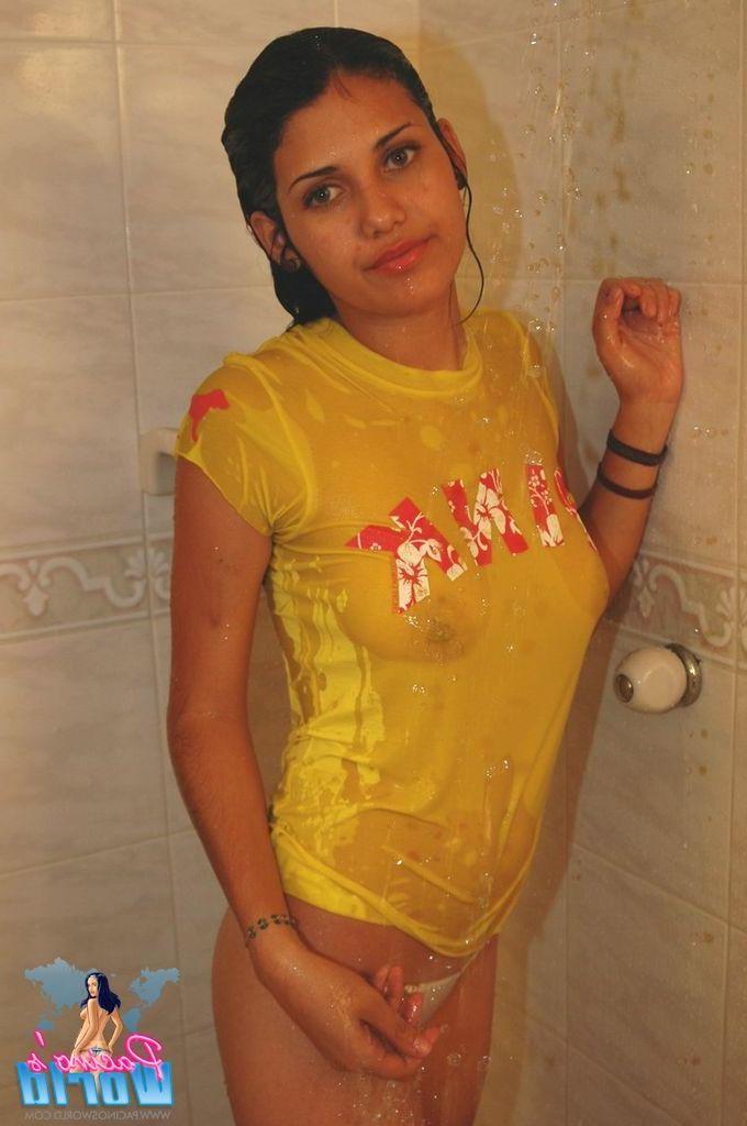 20P Pictures of a latina teen taking a shower