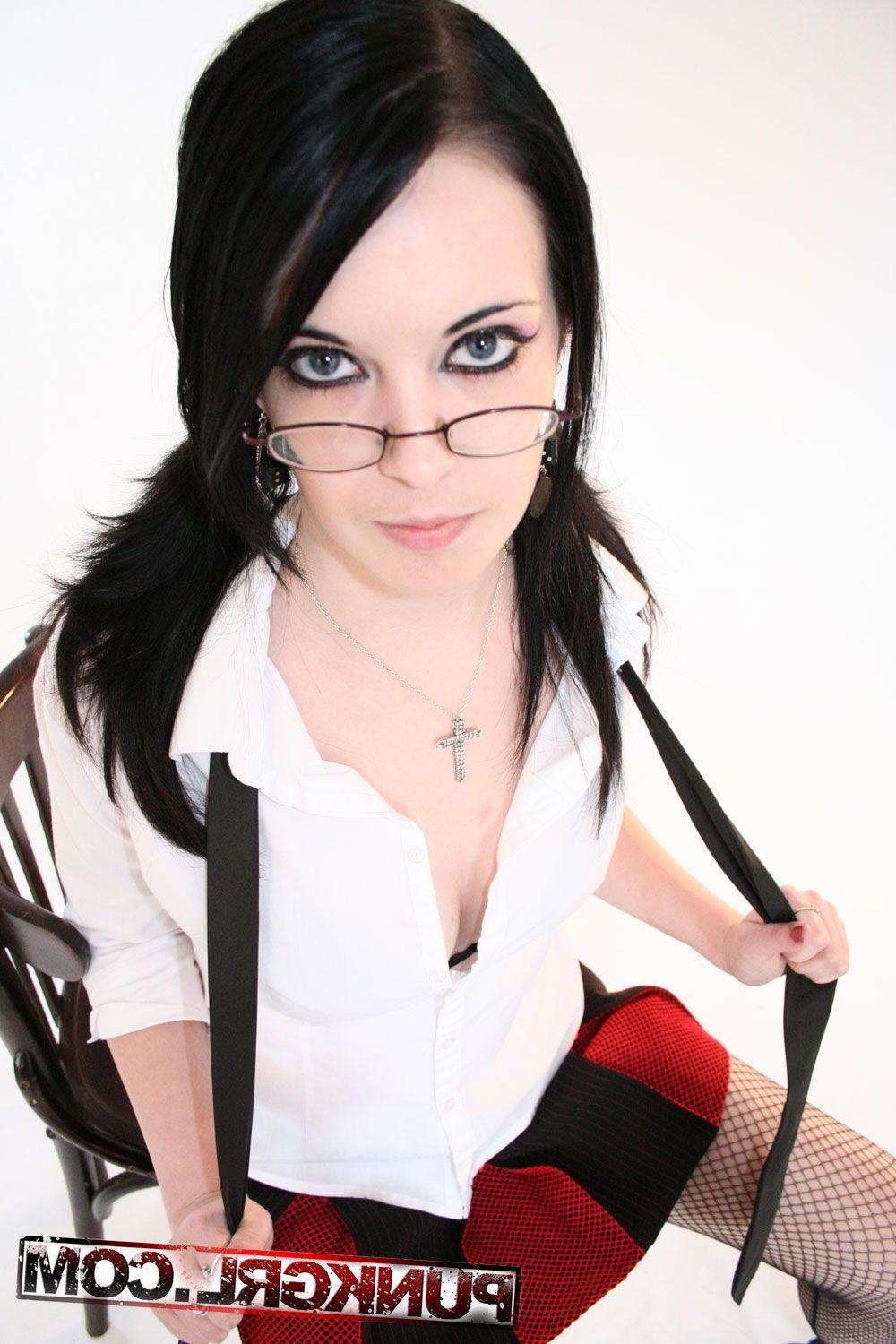 17P Pictures of teen hottie Kimmy being naughty in class