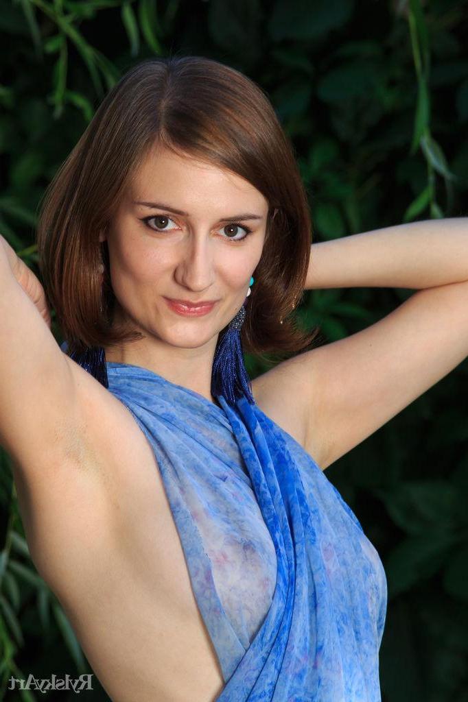 16P Brunette teen Melody shows you her unshaved pussy outside