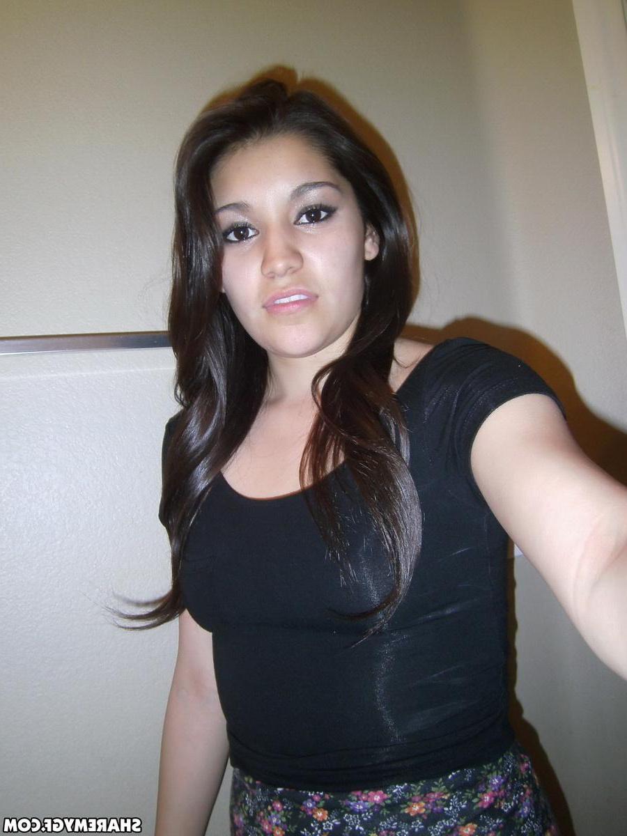 12P Brunette girlfriend takes selfshot pictures of her round ass and perky tits